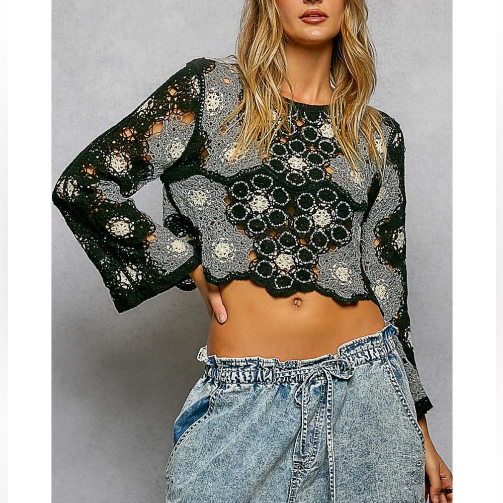 POL Spring Crochet Floral Long-Sleeve Crop Top in Black & Gray Cottage Size S